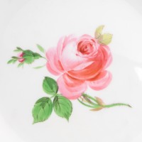 Talerz porcelanowy z różą, sygnowany, Miśnia