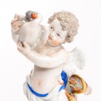 Amor z gęsią, figurka porcelanowa sygnowana, MIŚNIA