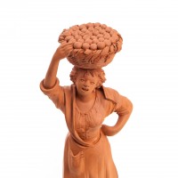 Sycylijska kobieta z koszem pomarańczy, figurka terakotowa, sygn. S-no GRASSO, Sycylia, Katania, lata 40 XX w.